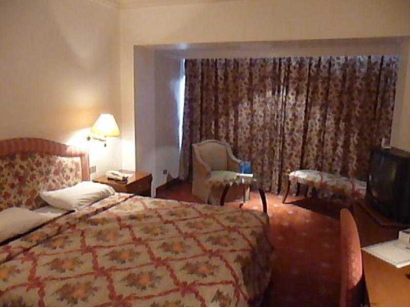 Commodore Hotel Amman Ngoại thất bức ảnh